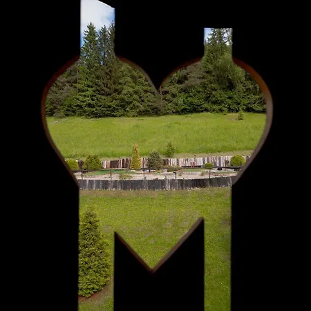 Wellness Janosikov Dvor אורחן 4*