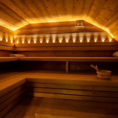 Wellness Janosikov Dvor Han/Misafirhane 4*