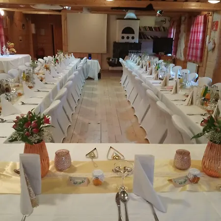 Han/Misafirhane Wellness Janosikov Dvor Zázrivá