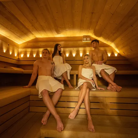 אורחן Wellness Janosikov Dvor 4*